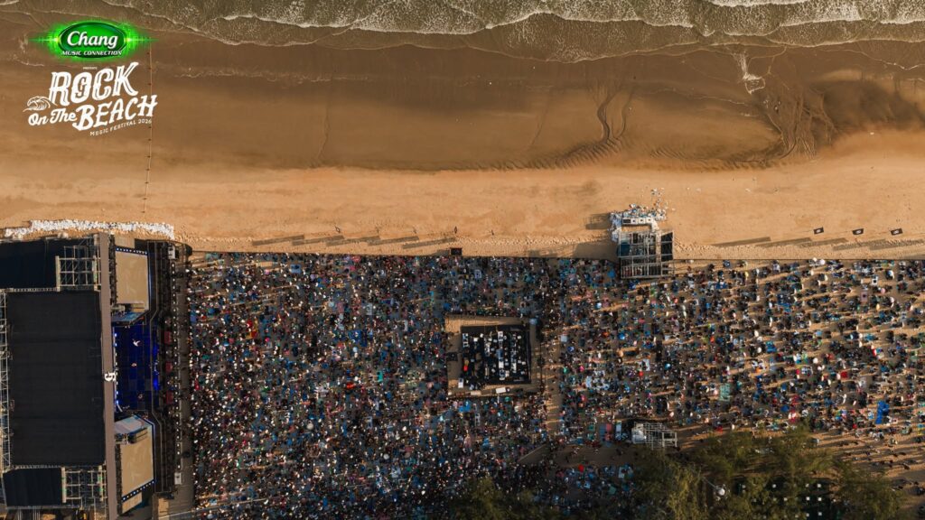 Rock On The Beach 2026 มุมสูงฝูงชนเต็มหาด
